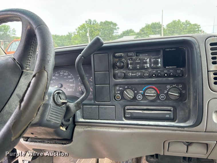 image for item DZ4500 1999 Chevrolet Suburban 1500 SUV