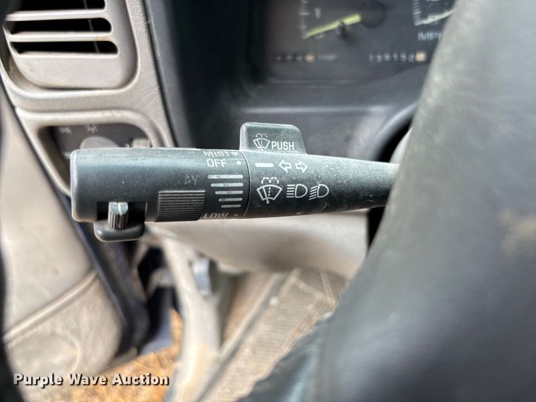 image for item DZ4500 1999 Chevrolet Suburban 1500 SUV