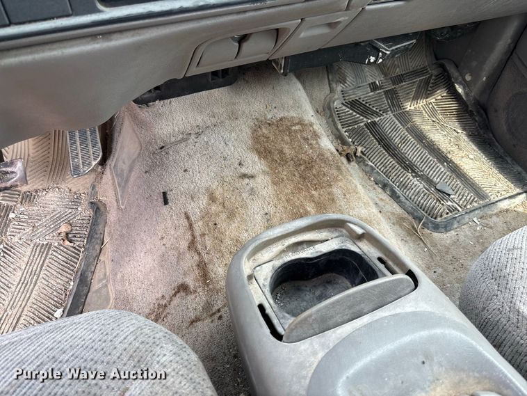 image for item DZ4500 1999 Chevrolet Suburban 1500 SUV