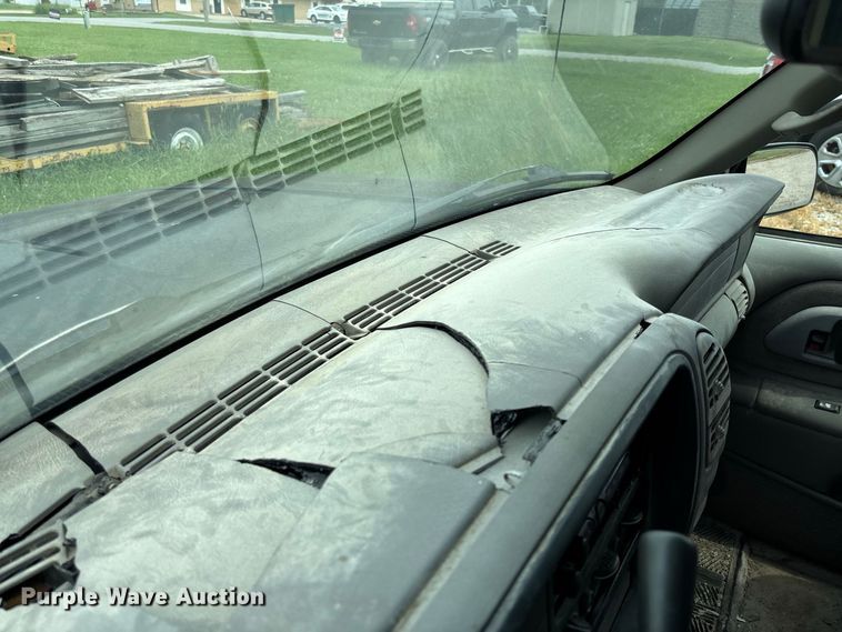 image for item DZ4500 1999 Chevrolet Suburban 1500 SUV