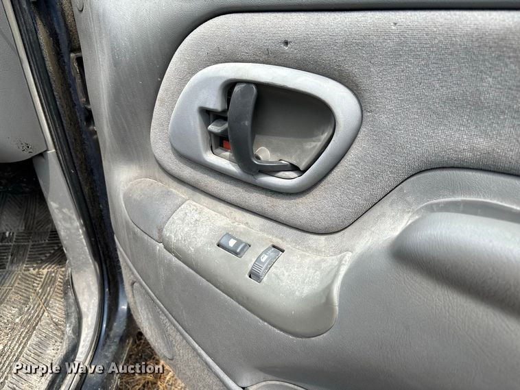 image for item DZ4500 1999 Chevrolet Suburban 1500 SUV