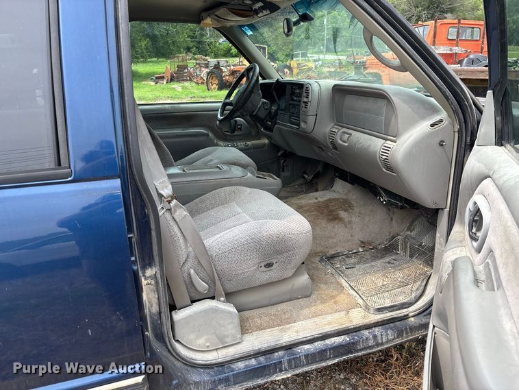 image for item DZ4500 1999 Chevrolet Suburban 1500 SUV