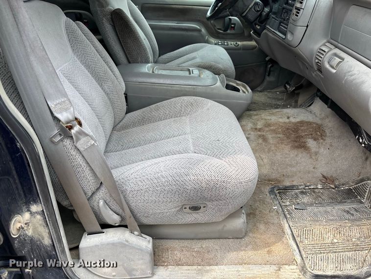 image for item DZ4500 1999 Chevrolet Suburban 1500 SUV
