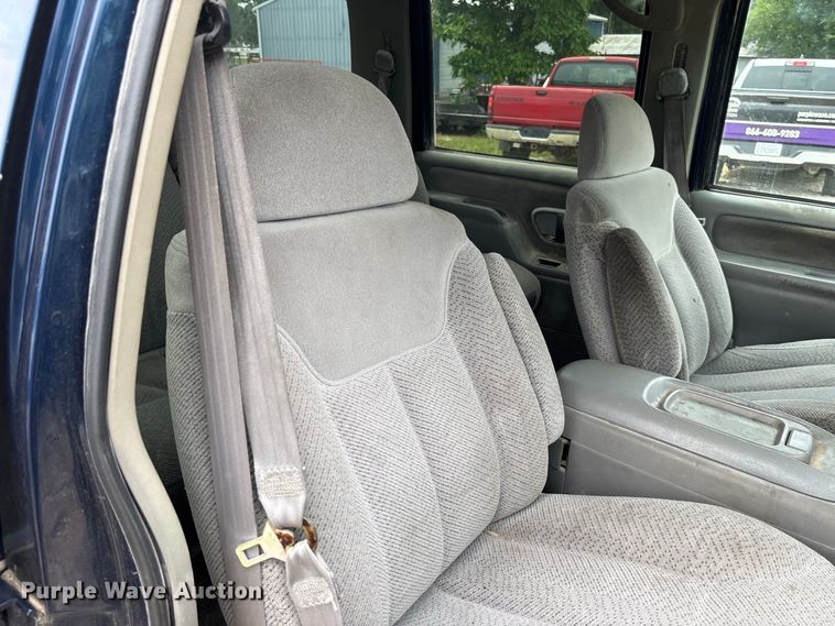 image for item DZ4500 1999 Chevrolet Suburban 1500 SUV