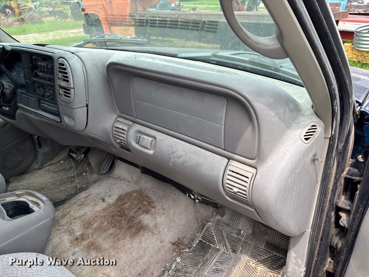 image for item DZ4500 1999 Chevrolet Suburban 1500 SUV