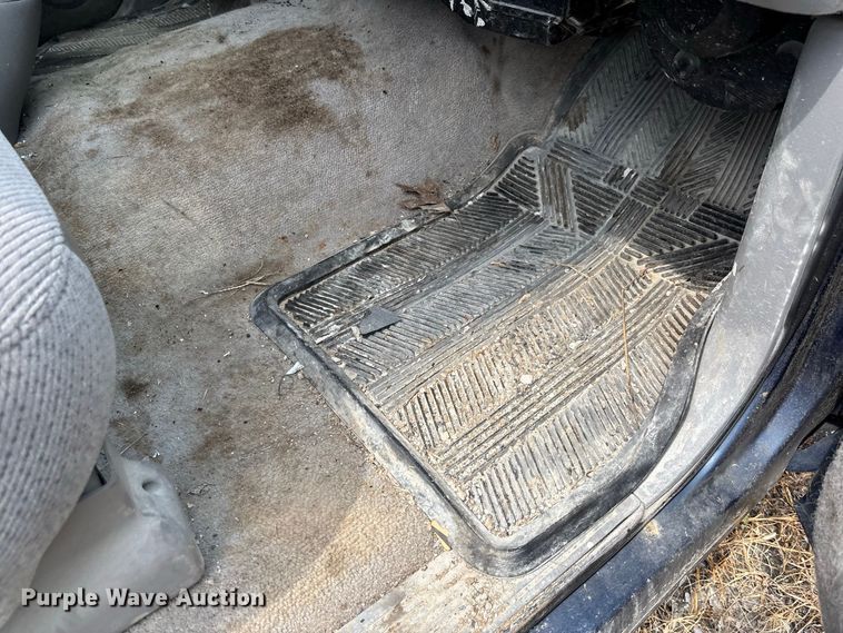 image for item DZ4500 1999 Chevrolet Suburban 1500 SUV