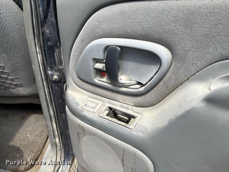image for item DZ4500 1999 Chevrolet Suburban 1500 SUV