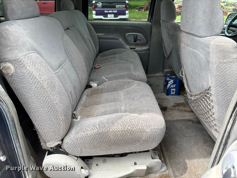 image for item DZ4500 1999 Chevrolet Suburban 1500 SUV