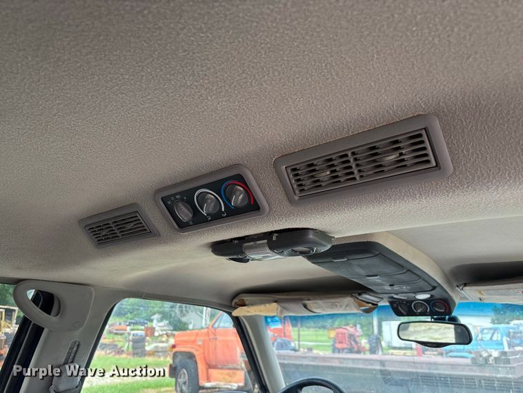 image for item DZ4500 1999 Chevrolet Suburban 1500 SUV