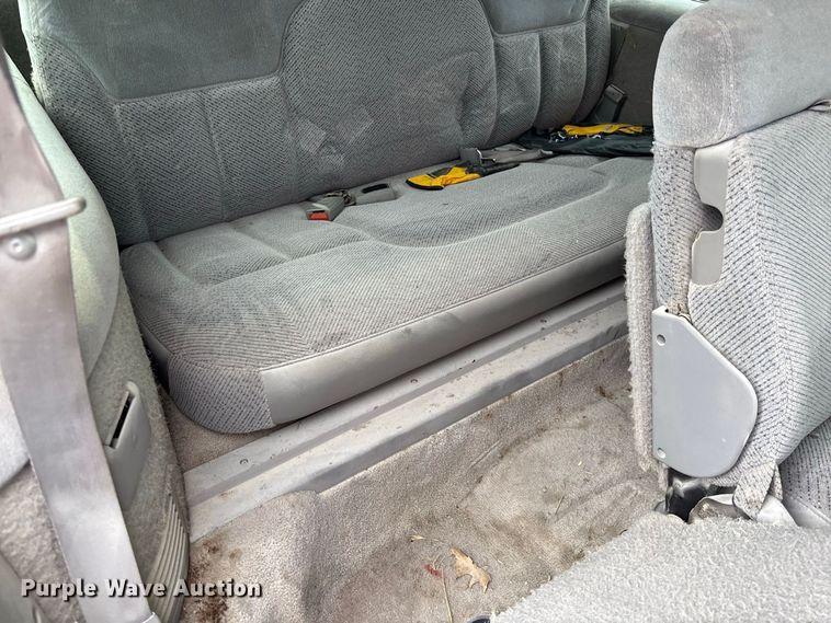 image for item DZ4500 1999 Chevrolet Suburban 1500 SUV