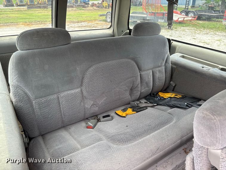 image for item DZ4500 1999 Chevrolet Suburban 1500 SUV