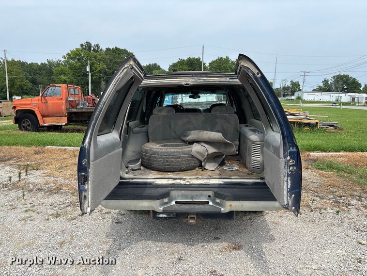 image for item DZ4500 1999 Chevrolet Suburban 1500 SUV