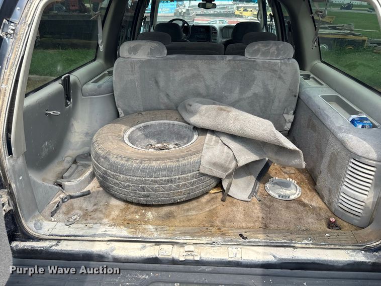image for item DZ4500 1999 Chevrolet Suburban 1500 SUV