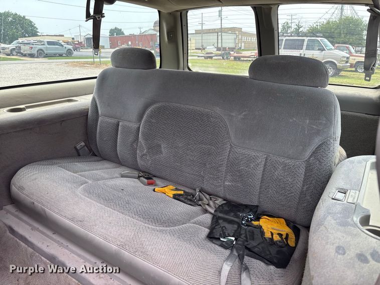 image for item DZ4500 1999 Chevrolet Suburban 1500 SUV