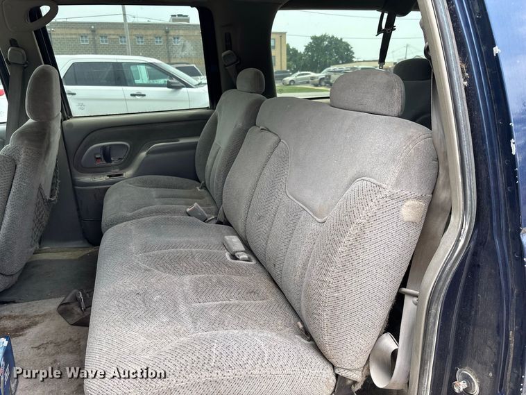image for item DZ4500 1999 Chevrolet Suburban 1500 SUV