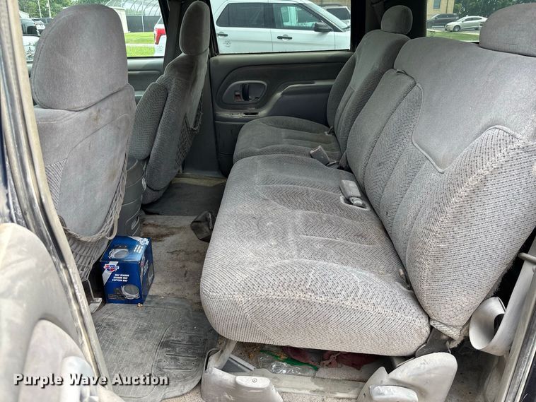 image for item DZ4500 1999 Chevrolet Suburban 1500 SUV
