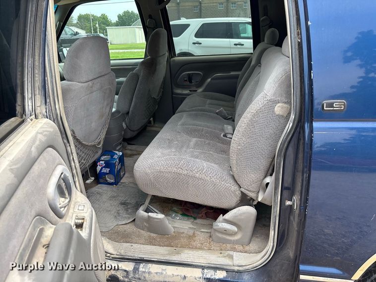 image for item DZ4500 1999 Chevrolet Suburban 1500 SUV
