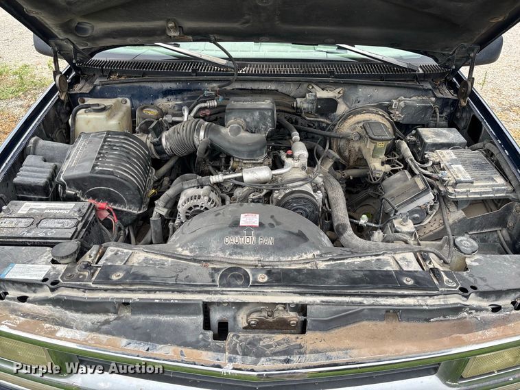 image for item DZ4500 1999 Chevrolet Suburban 1500 SUV