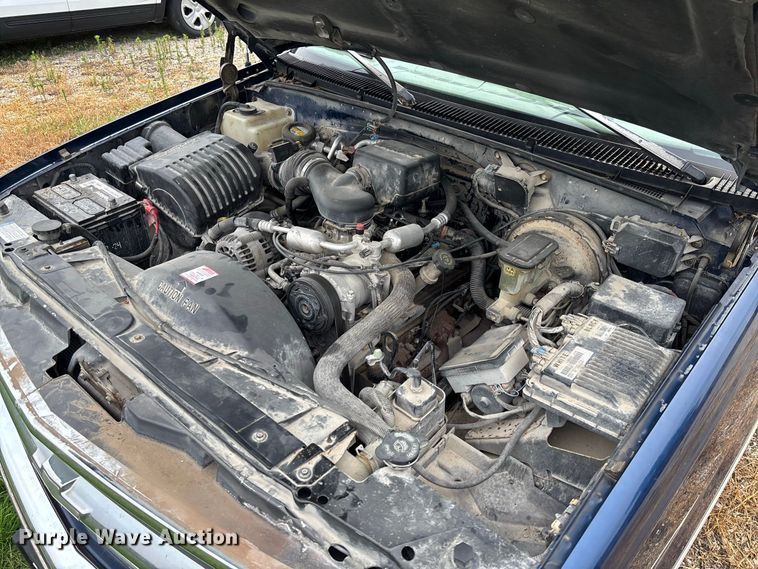 image for item DZ4500 1999 Chevrolet Suburban 1500 SUV