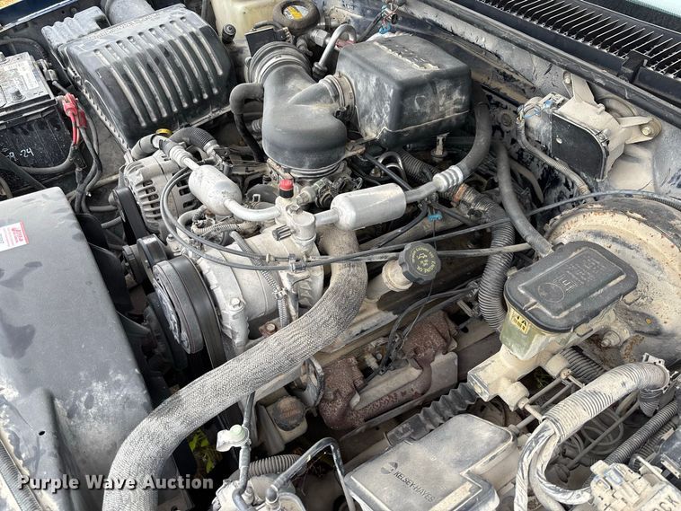 image for item DZ4500 1999 Chevrolet Suburban 1500 SUV