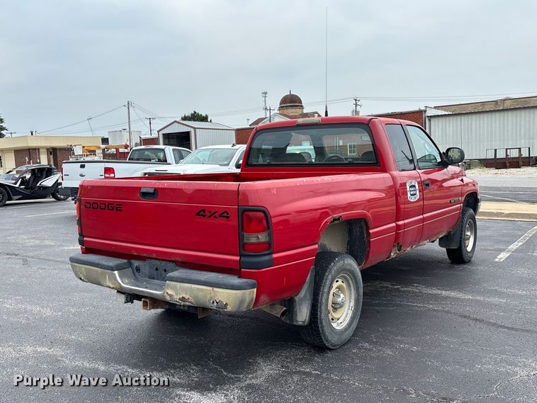 image for item DZ4501 2001 Dodge Ram 1500 Ext. Cab pickup truck