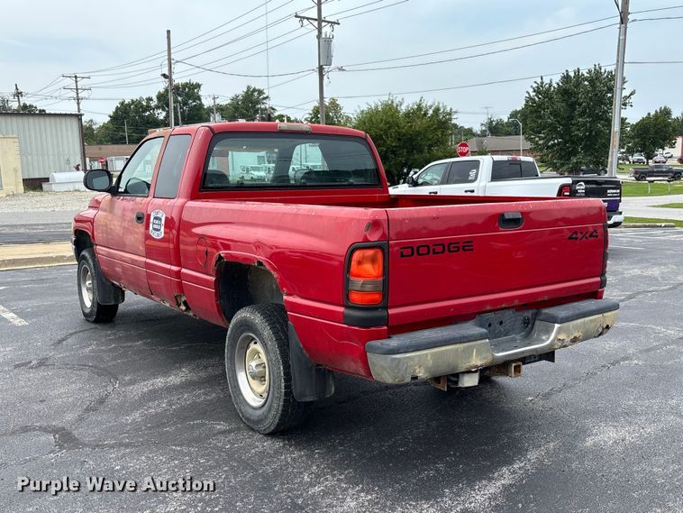 image for item DZ4501 2001 Dodge Ram 1500 Ext. Cab pickup truck