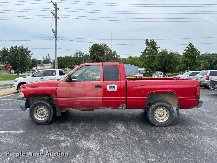 image for item DZ4501 2001 Dodge Ram 1500 Ext. Cab pickup truck