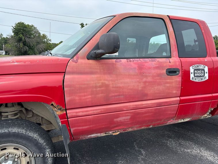 image for item DZ4501 2001 Dodge Ram 1500 Ext. Cab pickup truck