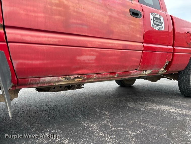 image for item DZ4501 2001 Dodge Ram 1500 Ext. Cab pickup truck