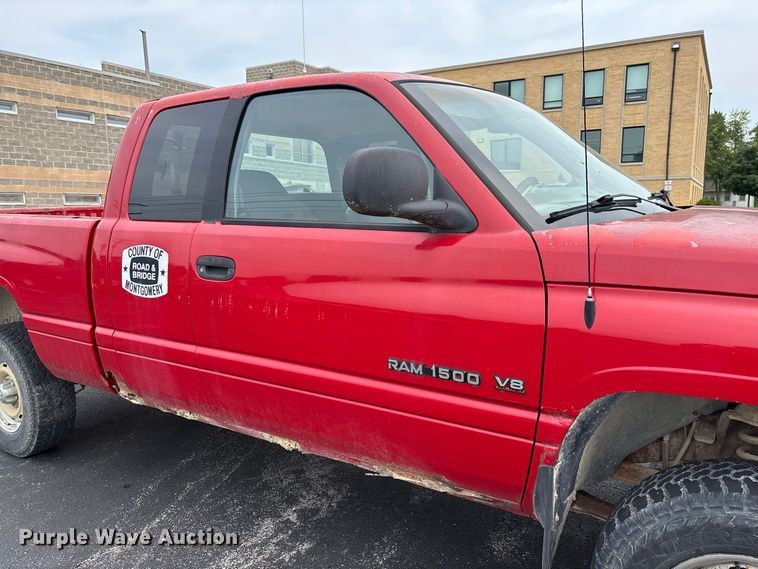 image for item DZ4501 2001 Dodge Ram 1500 Ext. Cab pickup truck