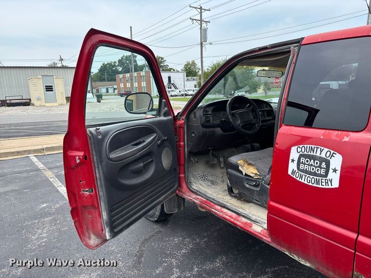 image for item DZ4501 2001 Dodge Ram 1500 Ext. Cab pickup truck