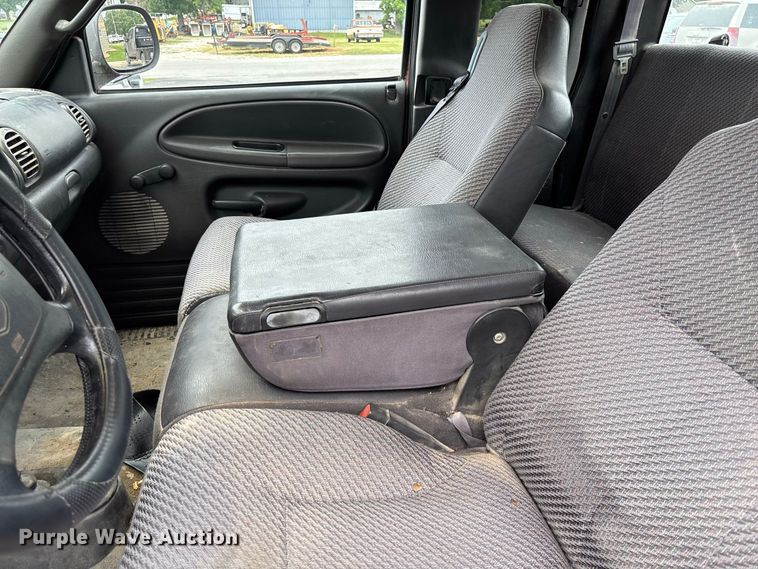 image for item DZ4501 2001 Dodge Ram 1500 Ext. Cab pickup truck