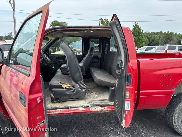 image for item DZ4501 2001 Dodge Ram 1500 Ext. Cab pickup truck
