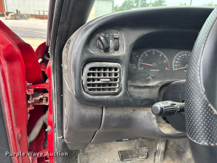 image for item DZ4501 2001 Dodge Ram 1500 Ext. Cab pickup truck