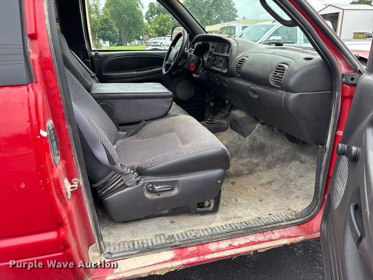 image for item DZ4501 2001 Dodge Ram 1500 Ext. Cab pickup truck