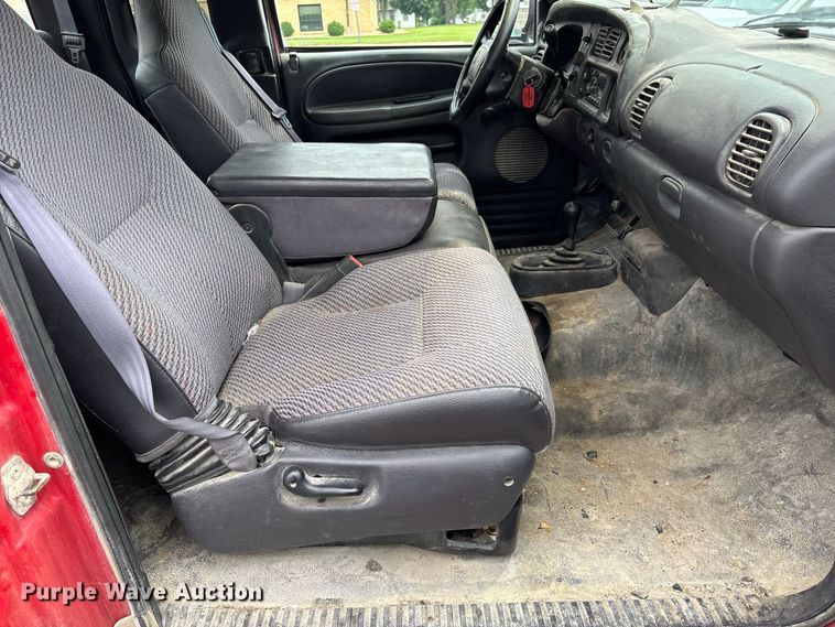 image for item DZ4501 2001 Dodge Ram 1500 Ext. Cab pickup truck