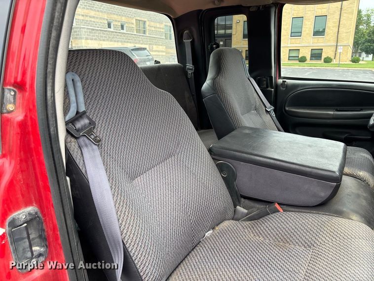 image for item DZ4501 2001 Dodge Ram 1500 Ext. Cab pickup truck