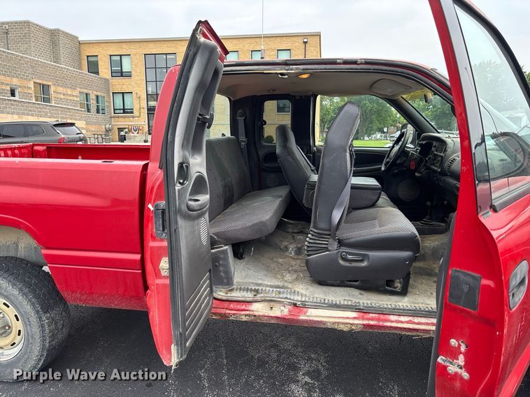 image for item DZ4501 2001 Dodge Ram 1500 Ext. Cab pickup truck