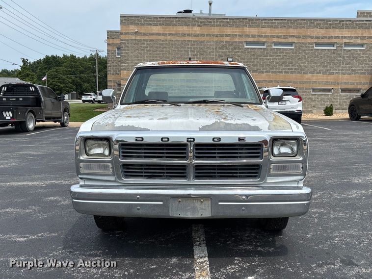 image for item DZ4502 1993 Dodge D200 pickup truck