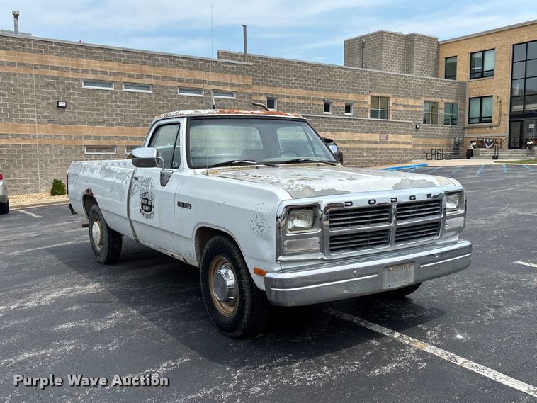 image for item DZ4502 1993 Dodge D200 pickup truck
