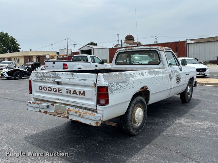 image for item DZ4502 1993 Dodge D200 pickup truck