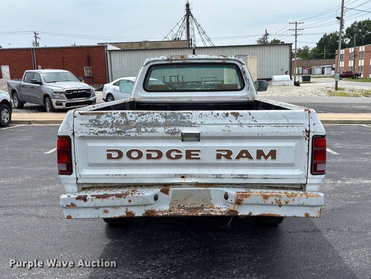 image for item DZ4502 1993 Dodge D200 pickup truck