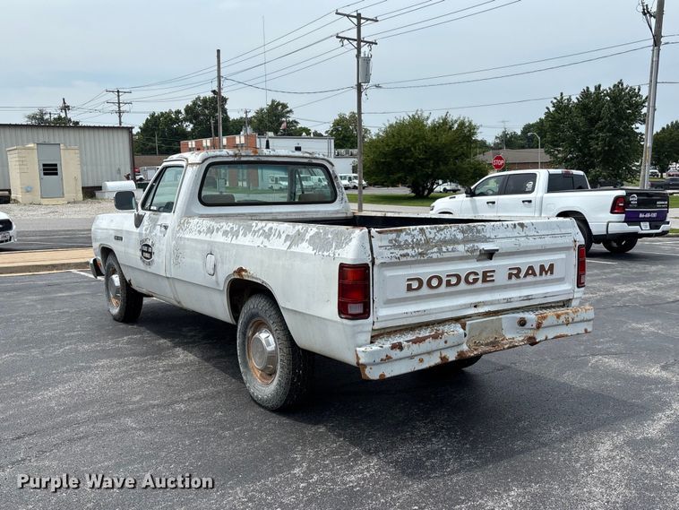 image for item DZ4502 1993 Dodge D200 pickup truck