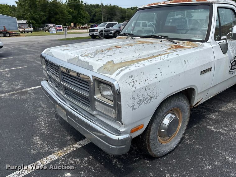 image for item DZ4502 1993 Dodge D200 pickup truck