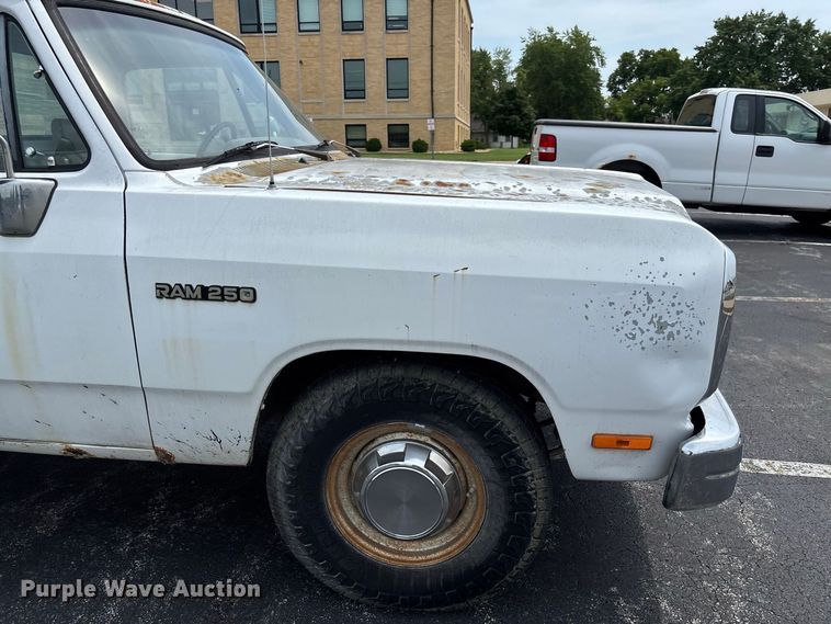 image for item DZ4502 1993 Dodge D200 pickup truck