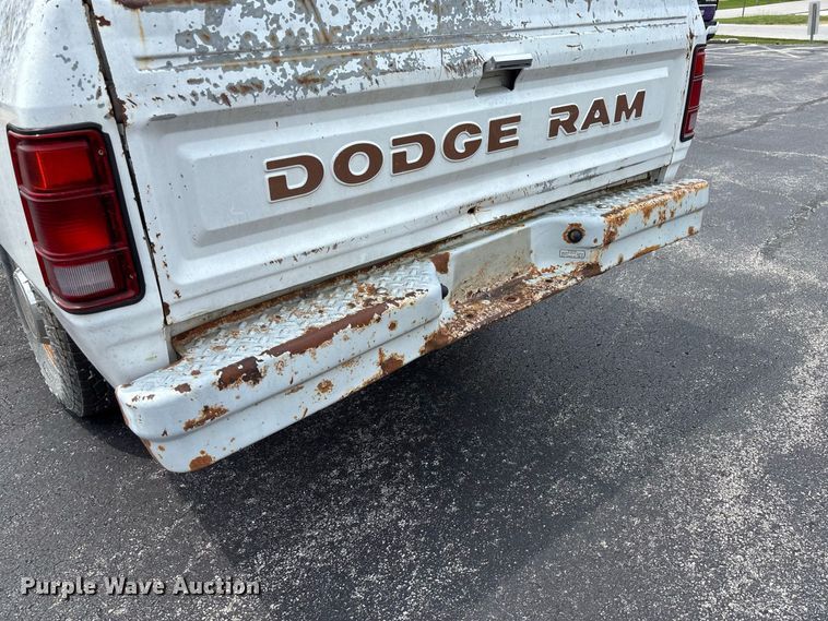 image for item DZ4502 1993 Dodge D200 pickup truck
