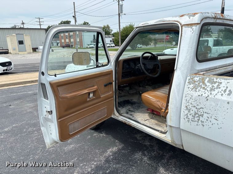 image for item DZ4502 1993 Dodge D200 pickup truck