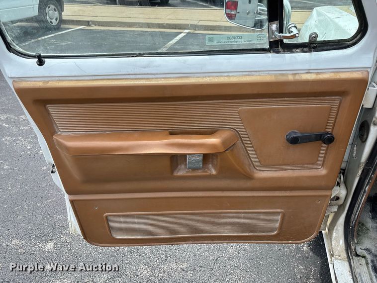image for item DZ4502 1993 Dodge D200 pickup truck
