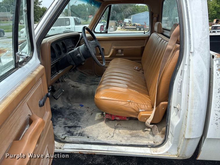 image for item DZ4502 1993 Dodge D200 pickup truck