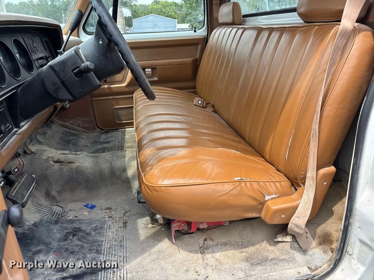 image for item DZ4502 1993 Dodge D200 pickup truck